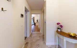 Casa de Lux cu Design Clasic și Piscină la limita dintre Timișoara și Dumbrăvița - Poză 11