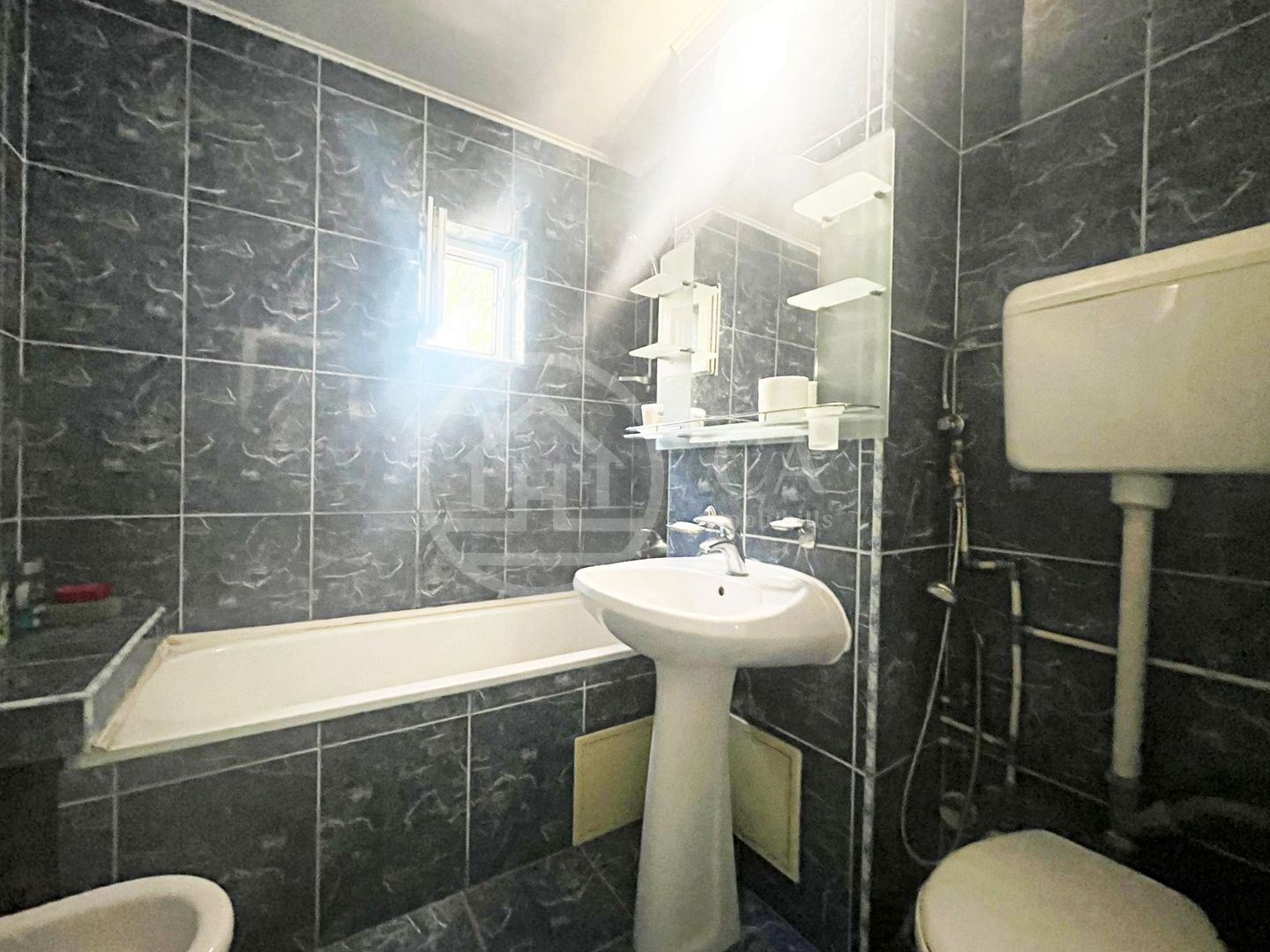 Apartament cu 3 camere de inchiriat in zona Rogerius, Oradea - Poză 9