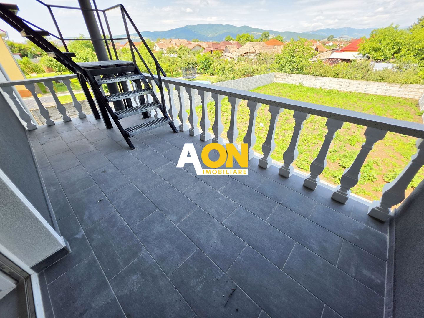 Apartament tip duplex, D+P, 5 camere, la cheie, 450 mp teren, Barabant - Poză 2