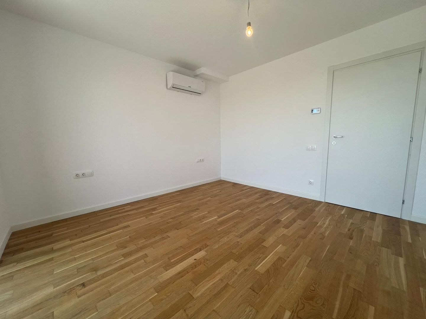 Apartament 2 Camere | Balcon cu Vedere spre Lac | Aproape de Metrou - Poză 7