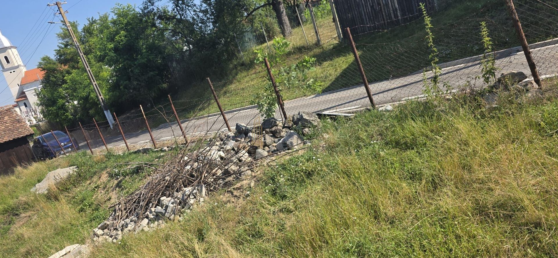 🏡 Teren de vânzare cu deschidere generoasă și acces la râu în Săcel - Poză 3