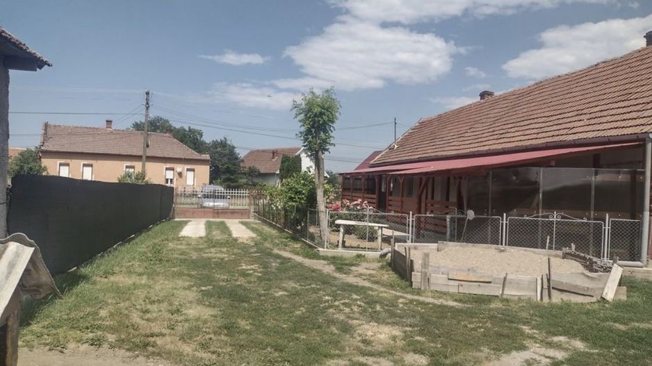 Vand urgent Casa (Boghis SM) sau schimb cu aprtament - Poză 1