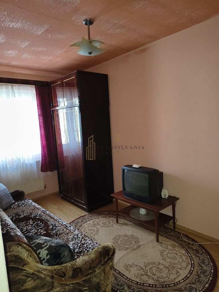 Garsoniera decomandata, Vasile Aaron - Poză 1