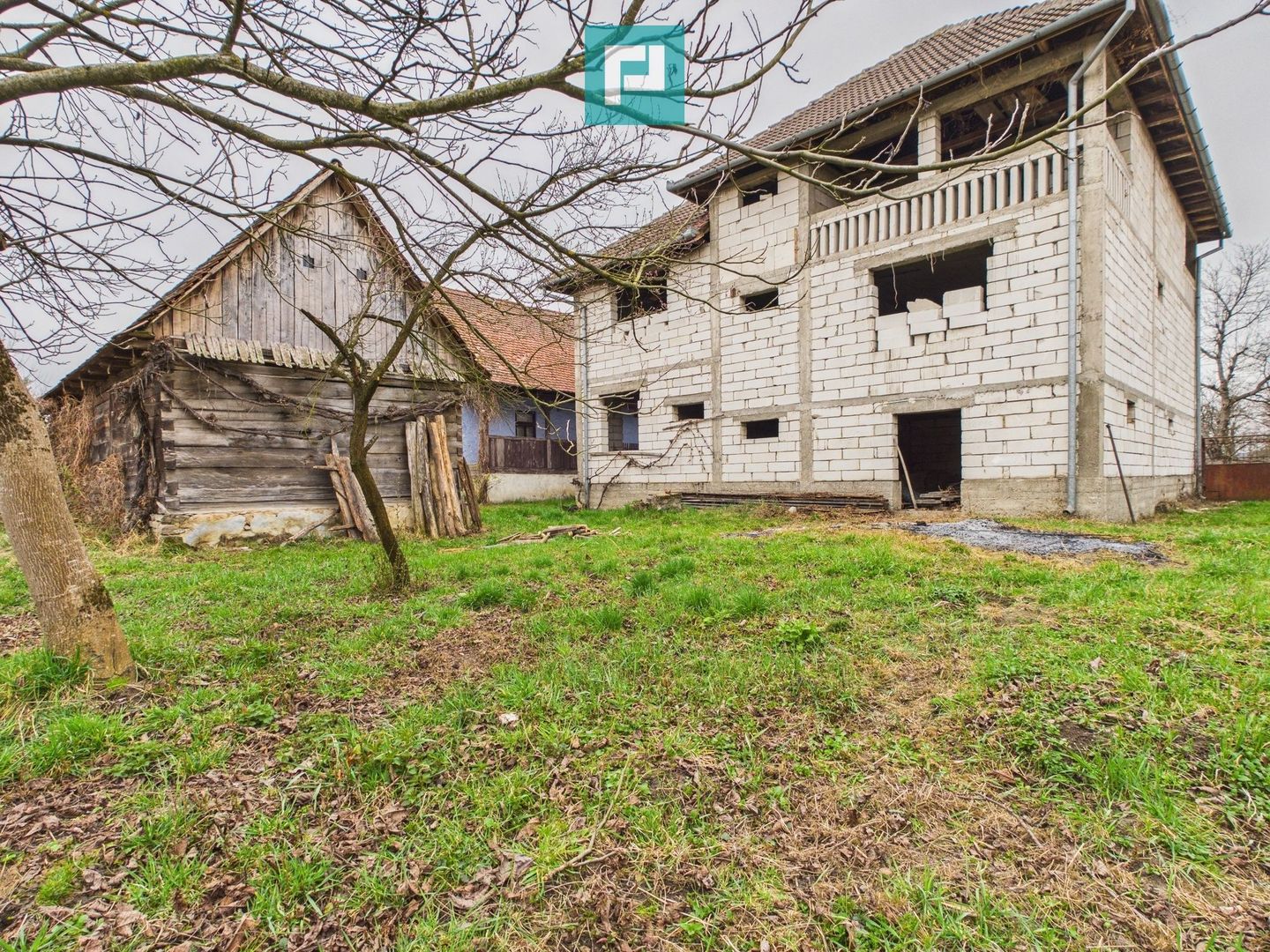 Casă la roșu în localitatea Almaș, Arad. - Poză 9