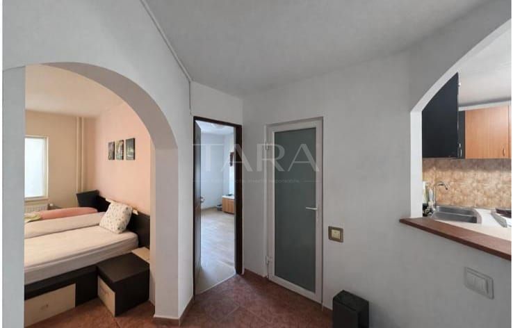 Apartament 2 camere, zona Regina Maria, decomandat, mobilat. - Poză 2