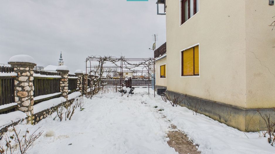 Casă cu etaj Căpâlnaş - Poză 3