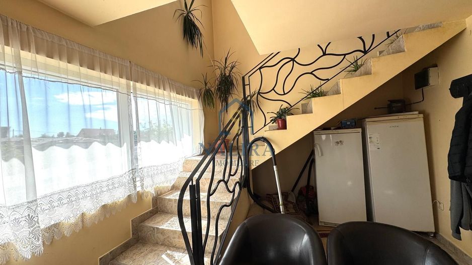 Casa spatioasa cu zona amenajata pentru ferma Cicarlau - Poză 12