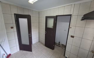 Gh Lazar- Favorit, 3 camere, parter cu centrala proprie - Poză 4