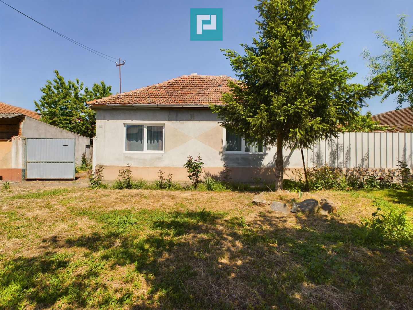 Casă cu 4 camere în Cruceni - Poză 1