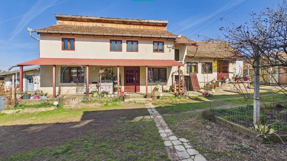 Casă cu 6 camere pe teren de 2029 mp – Miniş - Poză 2