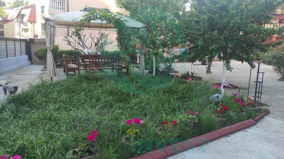 Casa cu teren de 792 mp - Poză 1