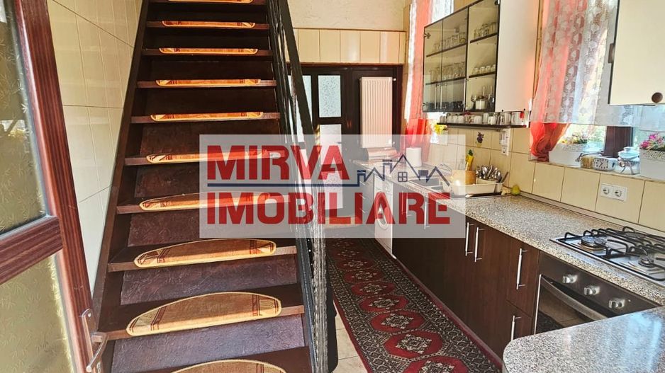 🏡 Casă spațioasă cu 9 camere în Strejnicu – pentru locuință, birouri - Poză 79