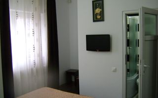 Pensiune de vanzare P+E Busteni - central - Poză 13