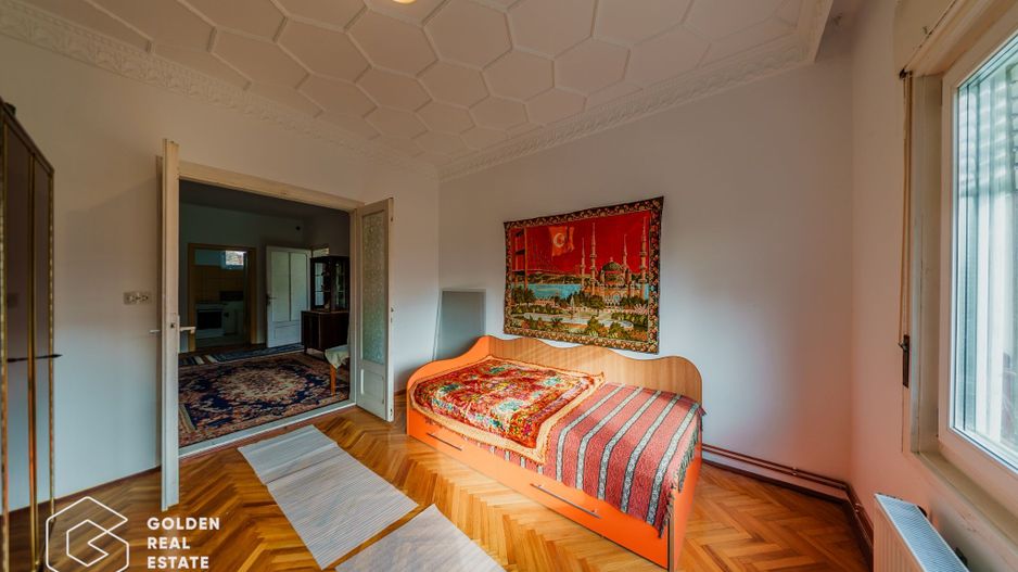 Vila superba, P+E,  Cuvin, 9 camere, 200 mp si teren 1300 mp plus anexa 3 camere - Poză 17