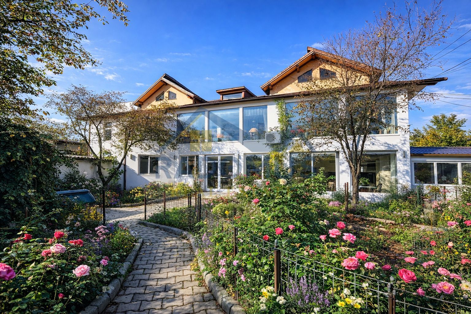 Casă P+1 I 3 Cam + 2 Băi I Piscină acoperită/încălzită I Teren 621 Mp - Poză 1