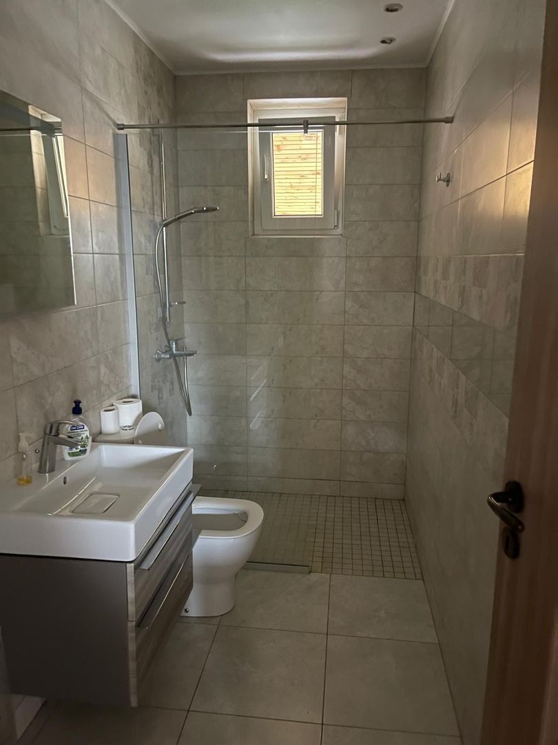 Chirie casă 3 camere ,terasa, curte acces auto – par Bratianu-1000 e/l - Poză 5