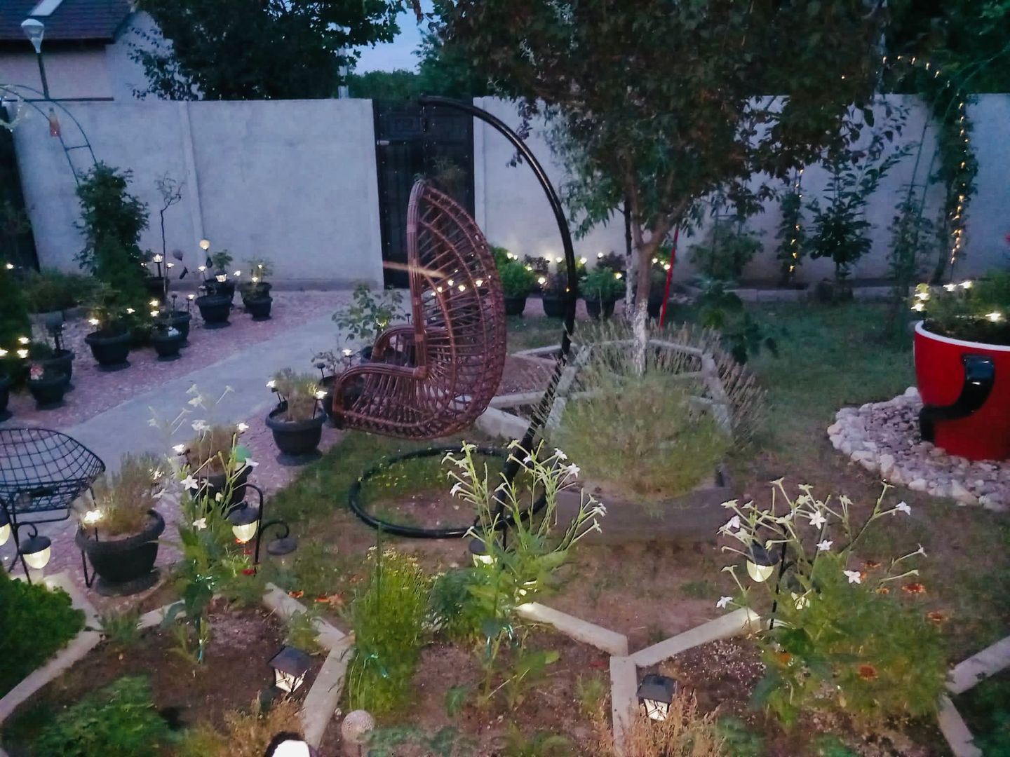 Parter cu structură pentru etaj, curte amenajată și organizare impeca - Poză 6