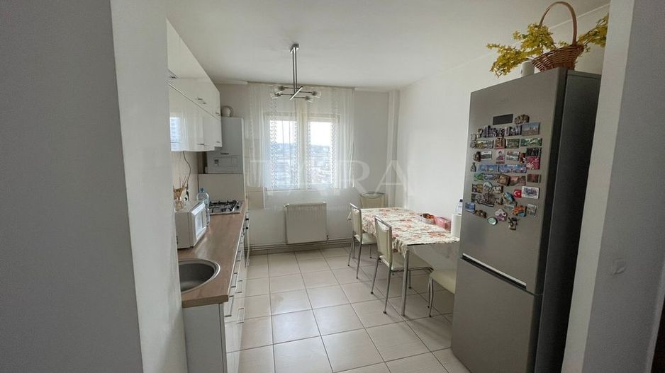 Apartament luminos, 2 Camere Decomandat, Mobilat și Utilat, Zona OMV. - Poză 2