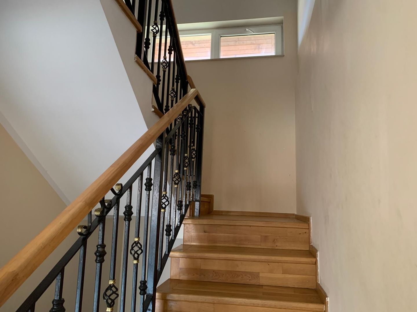 Duplex premium în vatra veche a localității Moșnița Veche - Poză 11