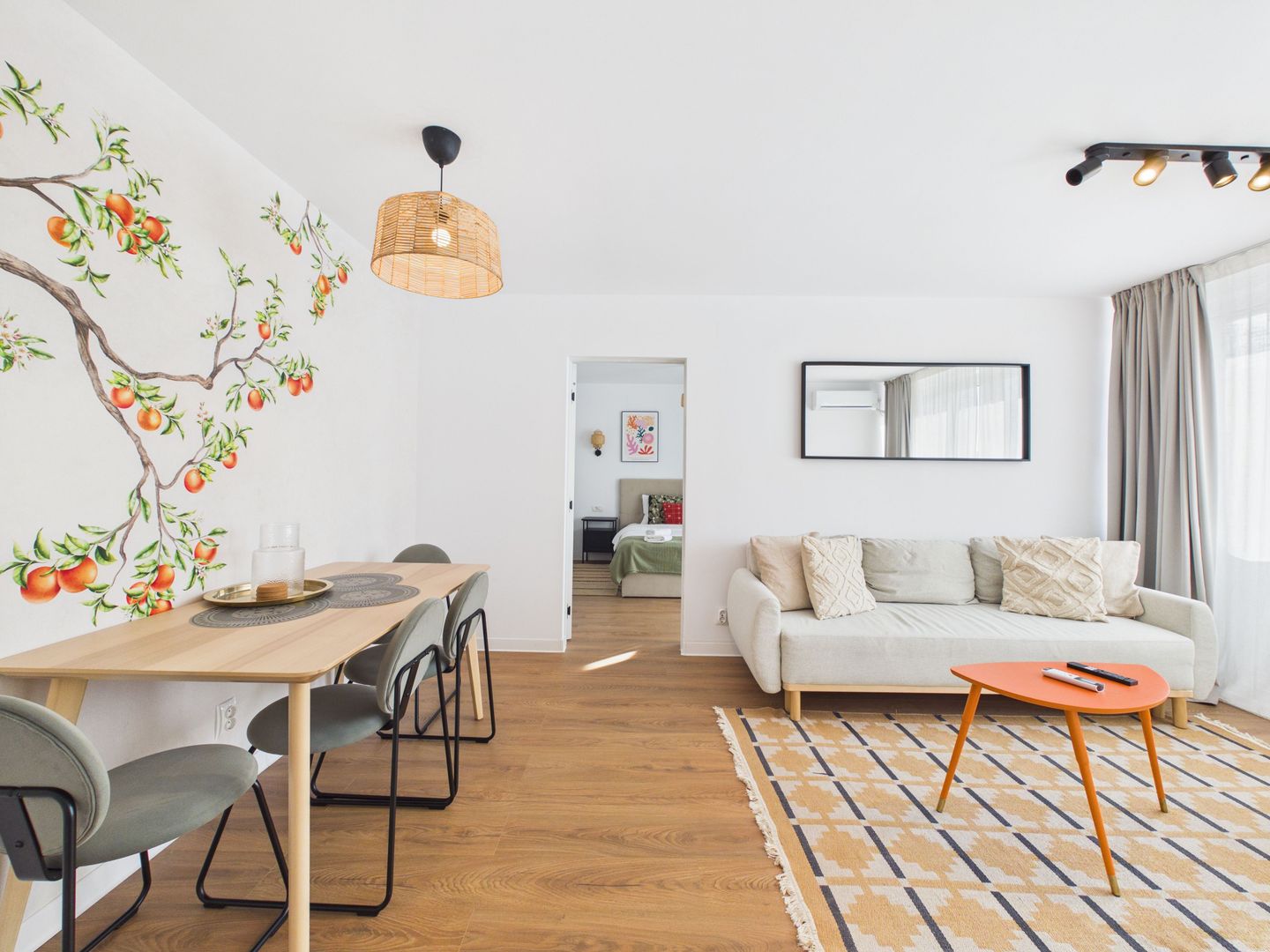 Apartament 2 camere complet renovat 2025 | Km 0 București | - Poză 1