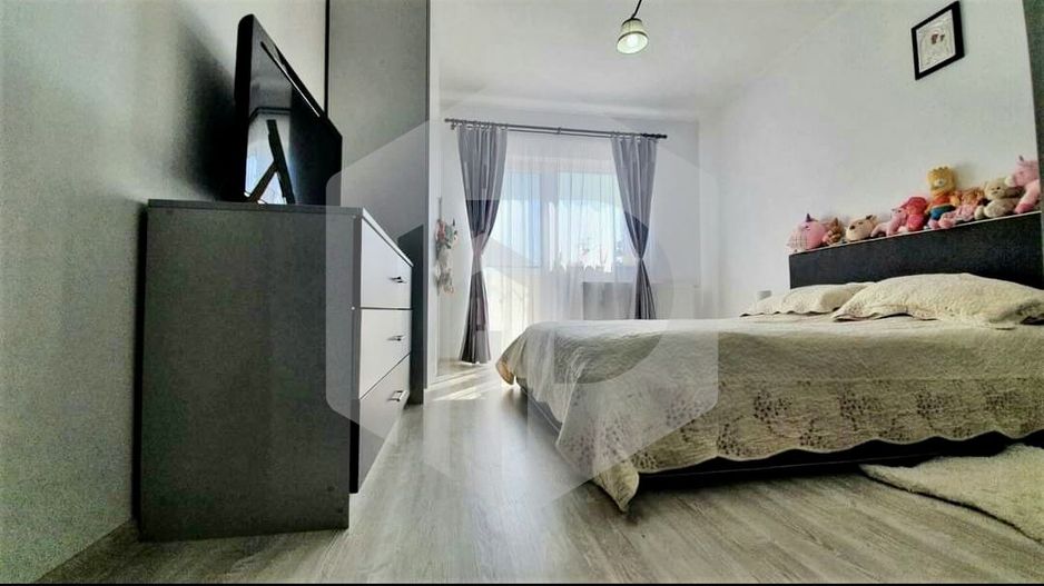 Apartament la vila/ 3 camere/ 2 bai/2 parcari/2 balcoane +pod 90 mp - Poză 3