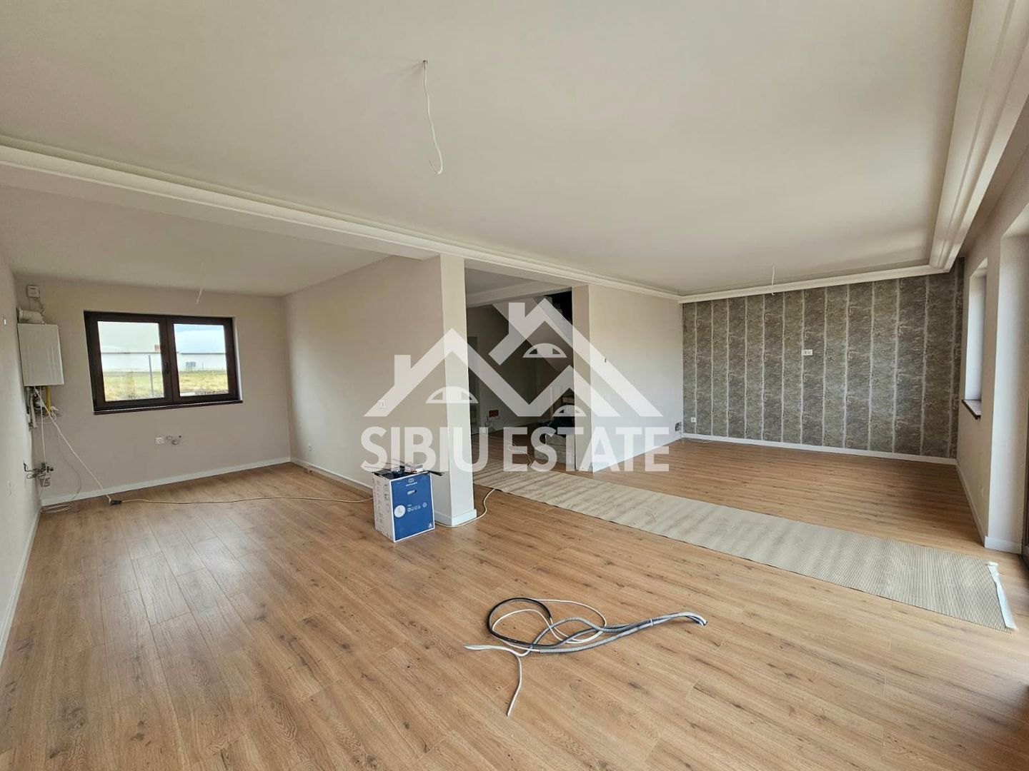 Casa noua amenajata, gata de mutare - Poză 1