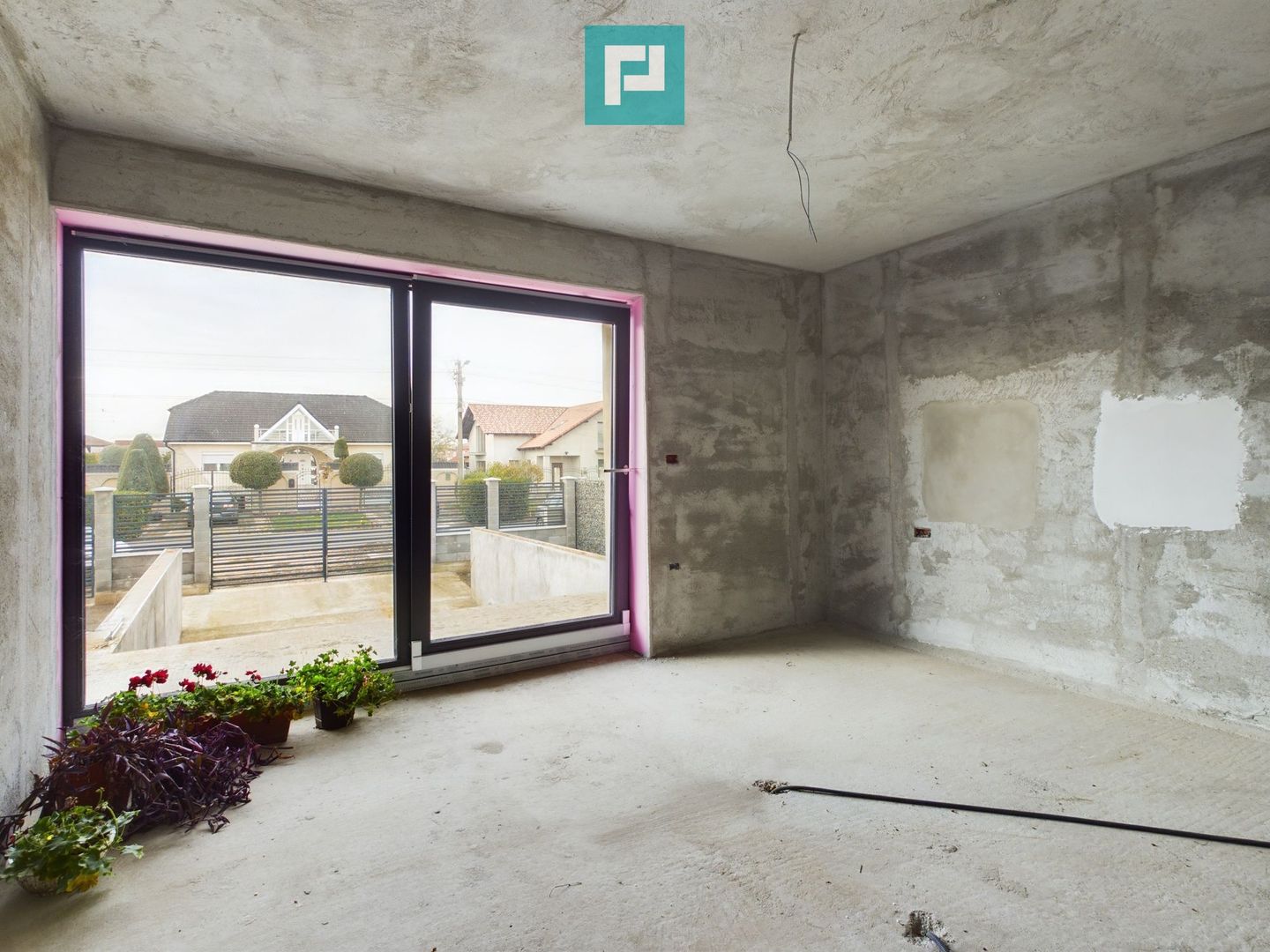 Vilă modernă pe 3 niveluri la gri în Poltura - Poză 12