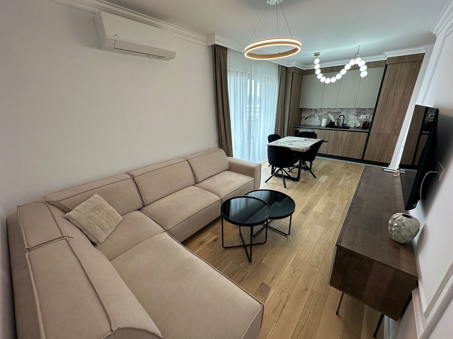 Apartament 3 camere de inchiriat - Poză 1