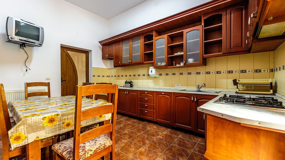 Apartament în Palatul Bohuș, lângă Teatrul de Stat. - Poză 1