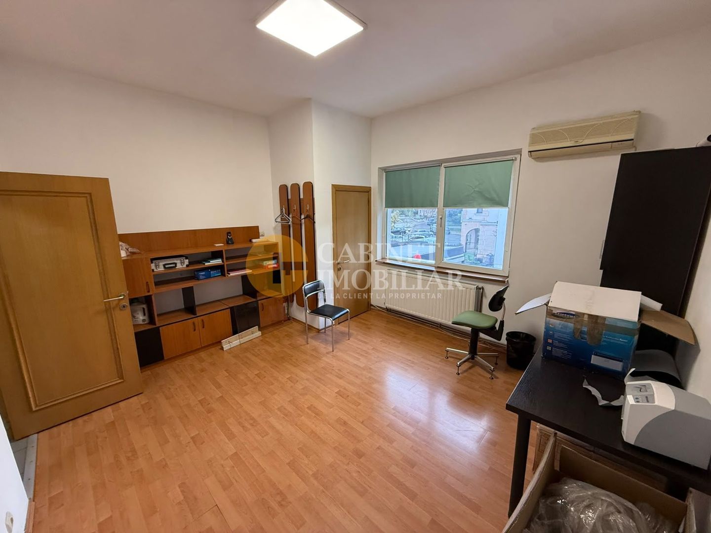 4 CAMERE DECOMANDAT--ETAJ 1--BLOC TIP VILA--PIATA UNIRII - Poză 4