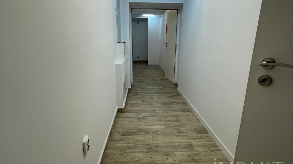Spatiu comercial cu vad bun de inchiriat in zona centrală! - Poză 11