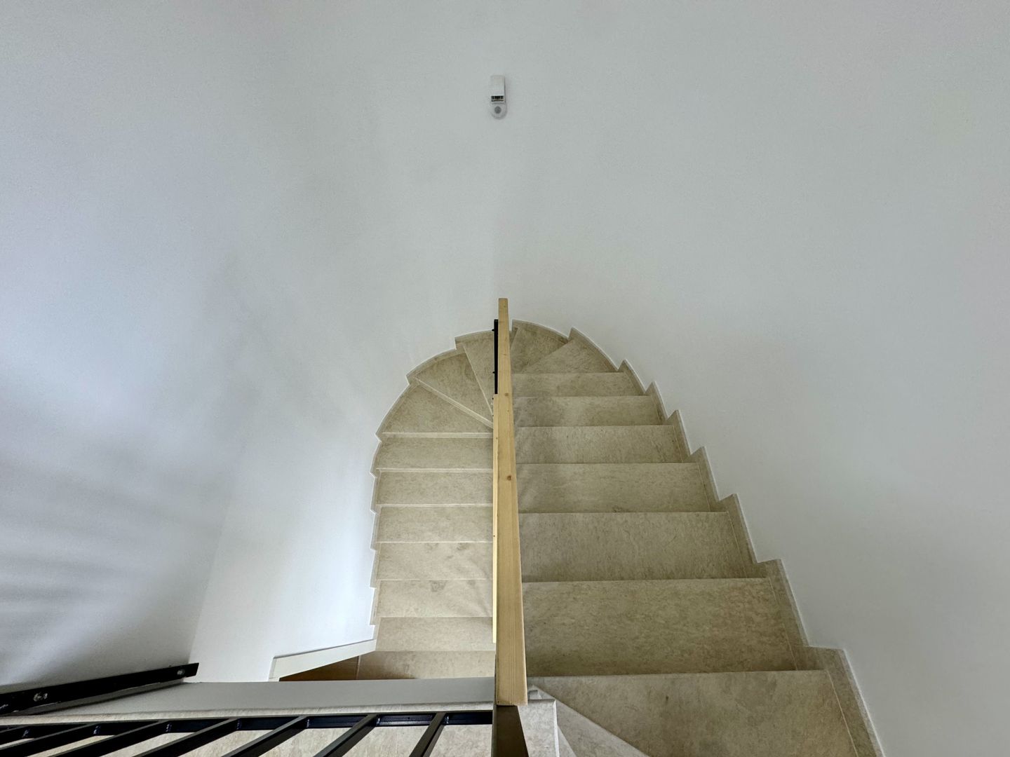 Cladire Brancoveneasca 30 de birouri 1100 mp dubla deschidere - Poză 17