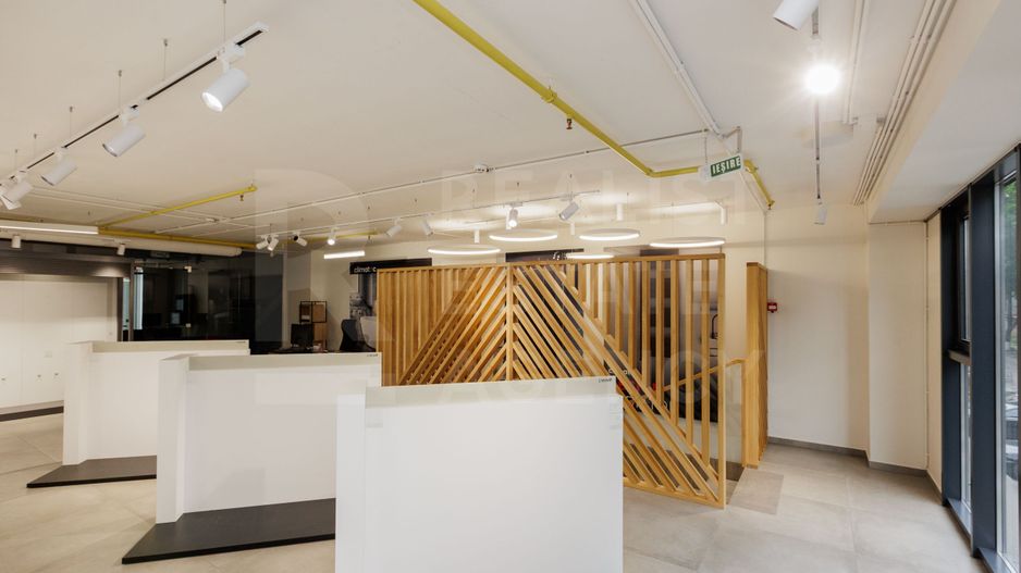 Vânzare, spațiu comercial, amplasat în Ungheni, pe str. Mihai Eminescu - Poză 13