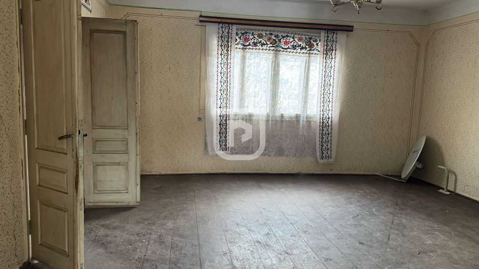 De vanzare casa, atelier fierarie, 4 anexe - 2507 mp in Manastirea Humorului - Poză 3