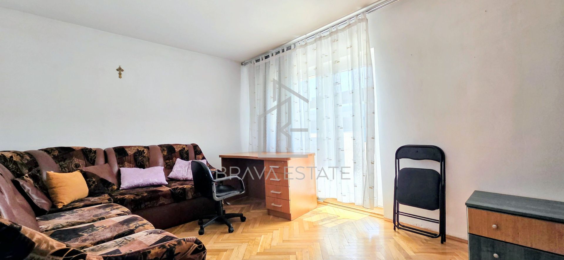 Apartament 3 camere, 2 bai, balcon, zona UMF - Poză 2