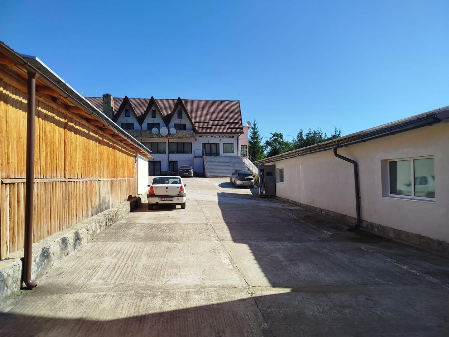 Pensiune + fermă piscicolă (sturion/caviar) | Saru Dornei/Sarisor - Poză 1