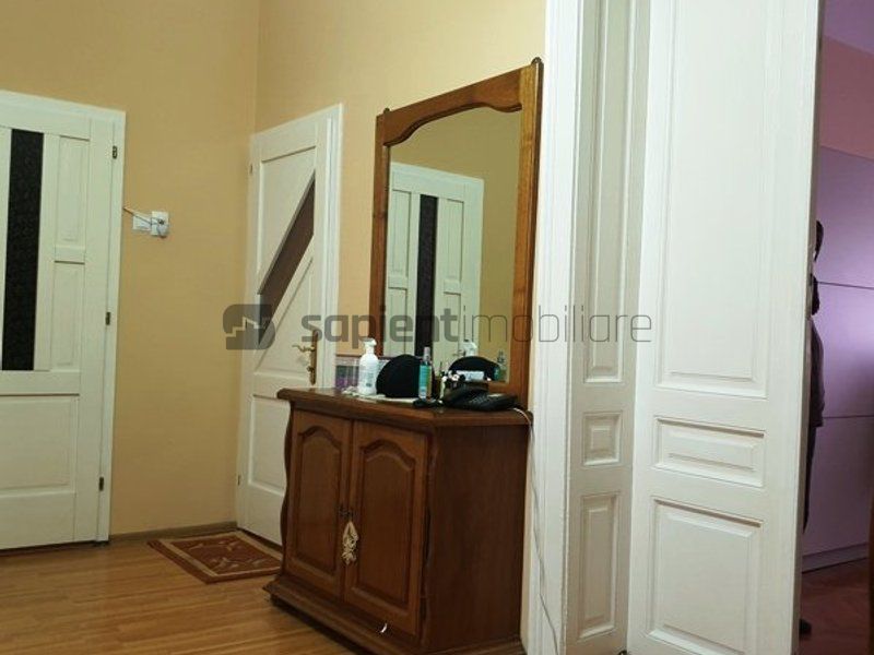 Casa cu 3 cam.in zona ultracentrala - Poză 7