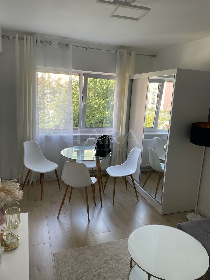 Apartament cu 1 cameră, complet renovat, ideal pentru investiție. - Poză 2