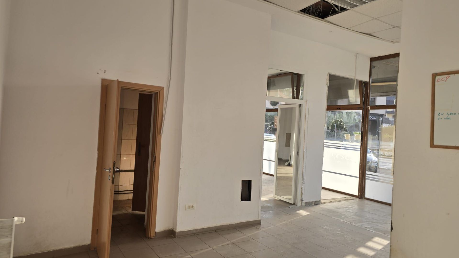 Spatiu comercial de aproximativ 120 mp | Vitrina de 14 m | I.L. Caragiale, Resita - Poză 9