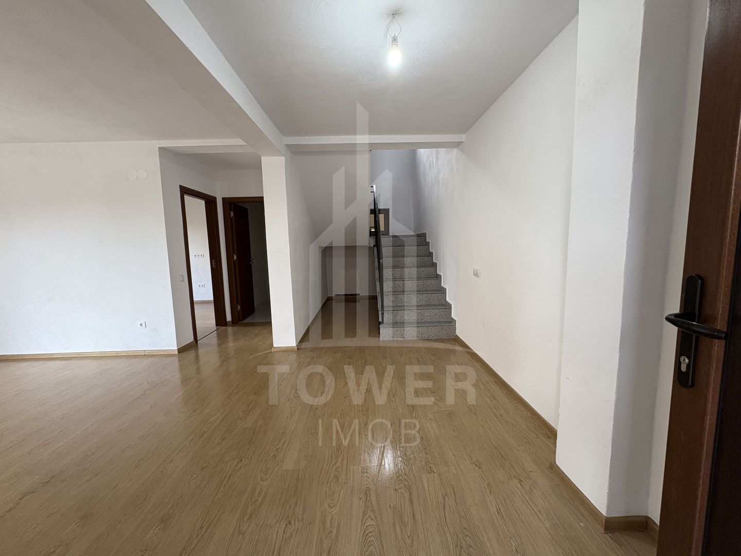 Apartament la casă cu curte – zonă liniștită, strada Zăvoi - Poză 9