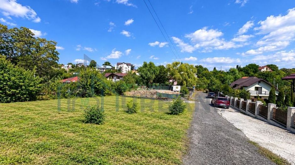 Vânzare Teren Intravilan 640 mp, Strada Strugurilor, Autorizație Casă P+E - Poză 3
