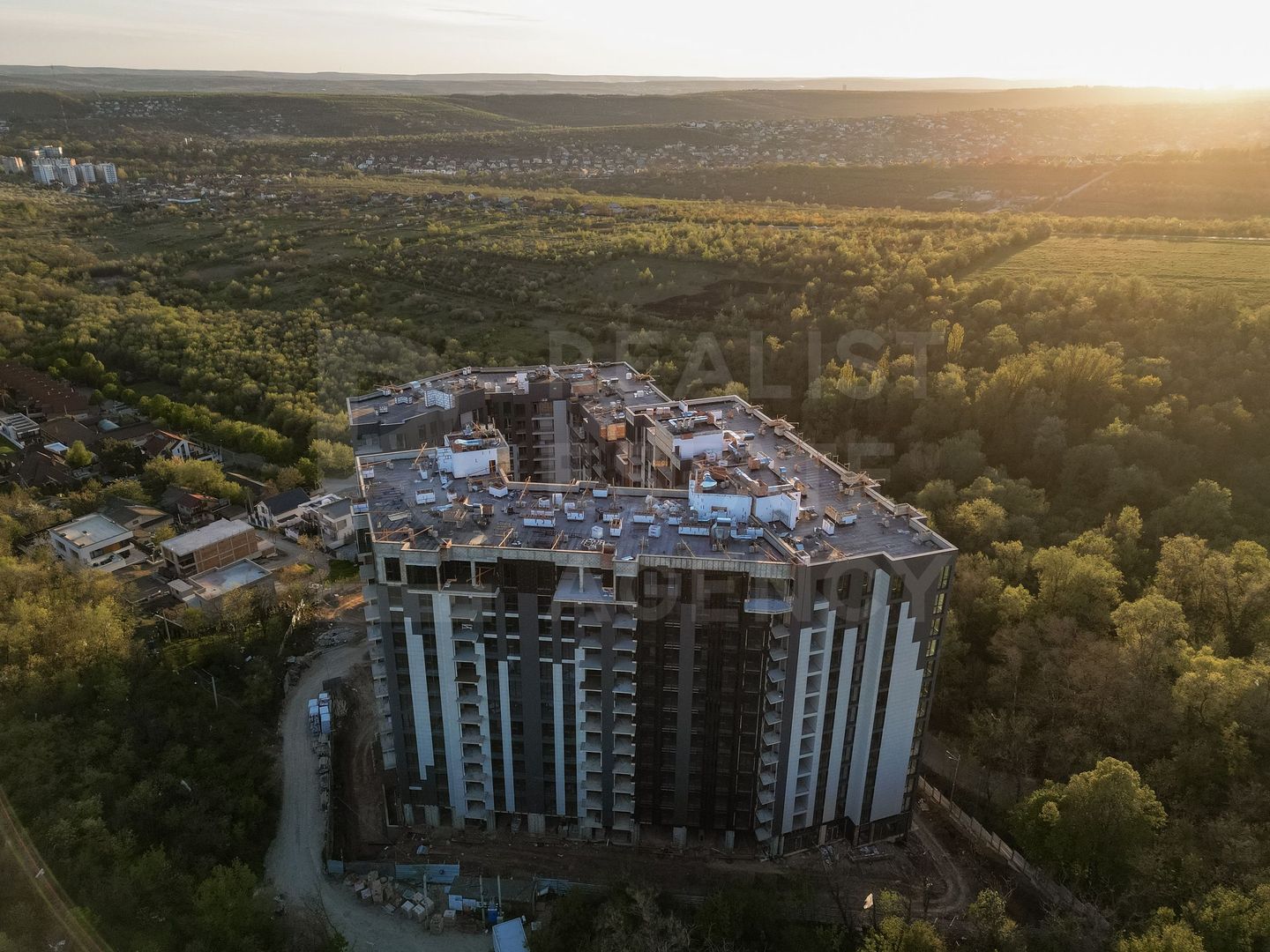 Vânzare, apartament, 2 dormitoare și living cu priveliște panoramică ! - Poză 4