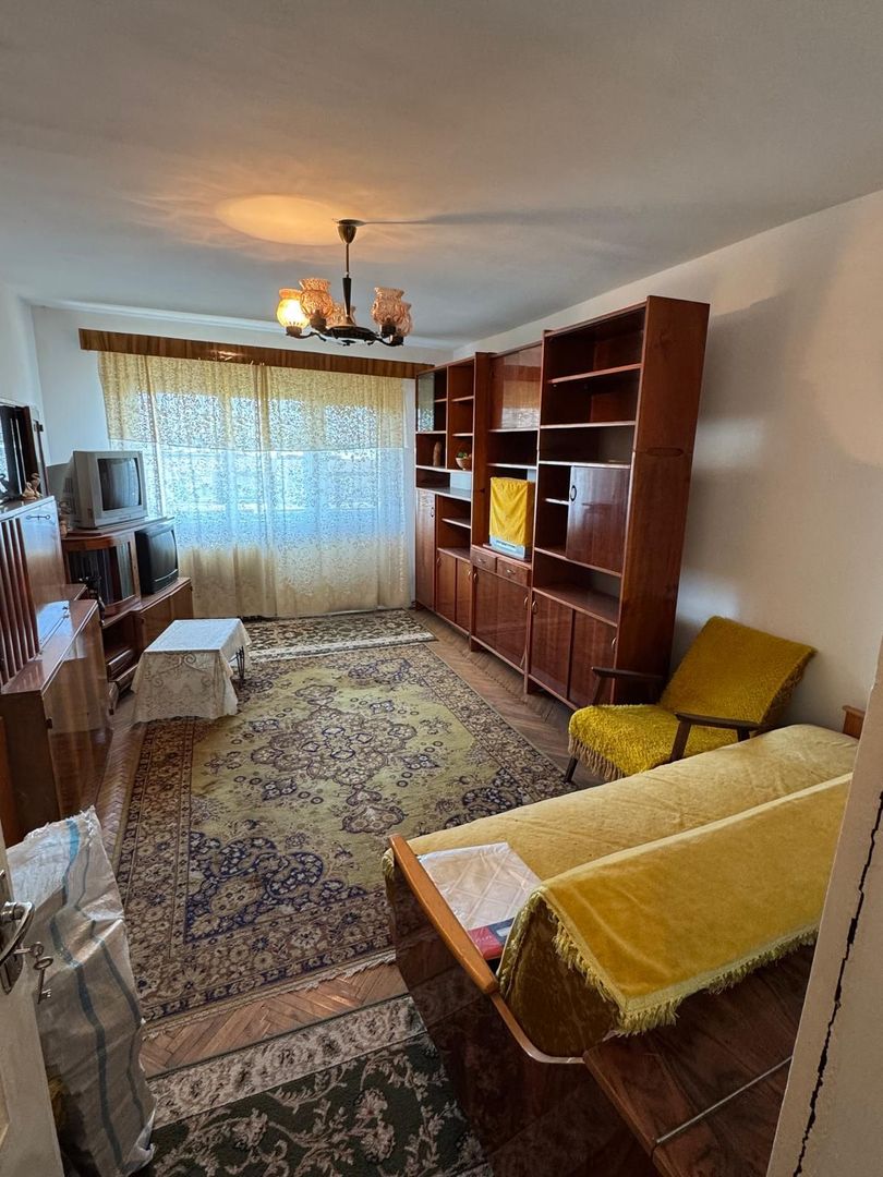 vand apartament 3 camere zona zona Stomatologie, decomandat - Poză 2