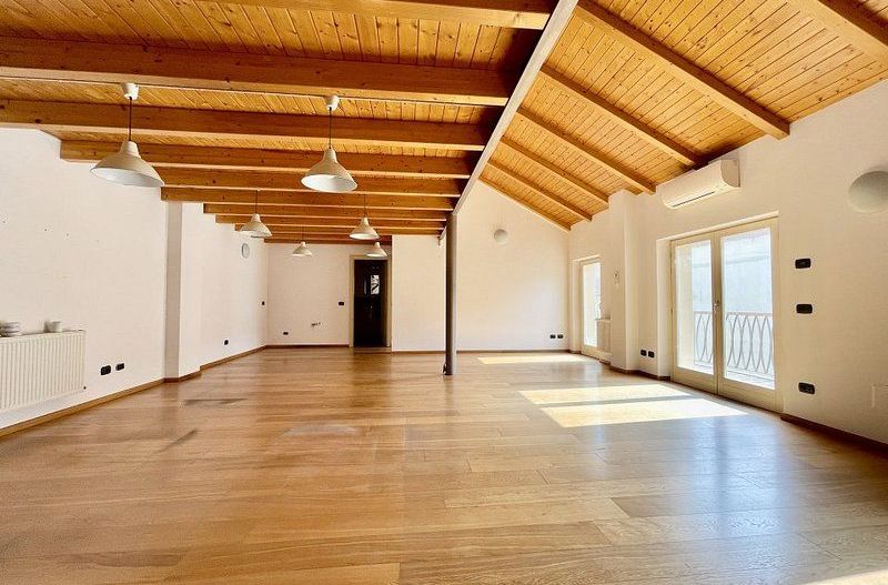 Penthouse pe doua niveluri situat in Piata Unirii - Poză 5