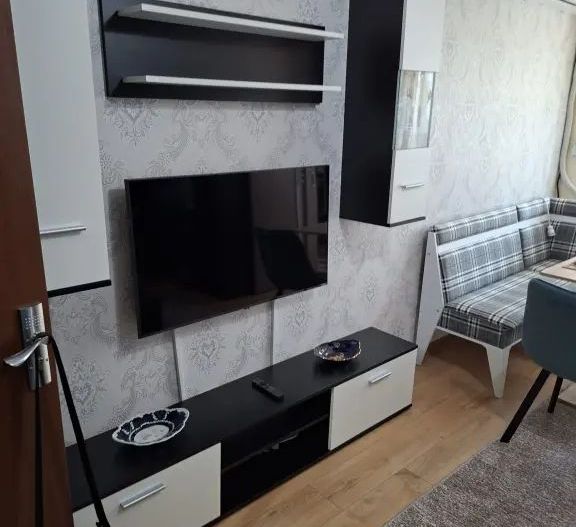 Garsonieră de închiriat Bd. Chișinău renovata de curand - Poză 1