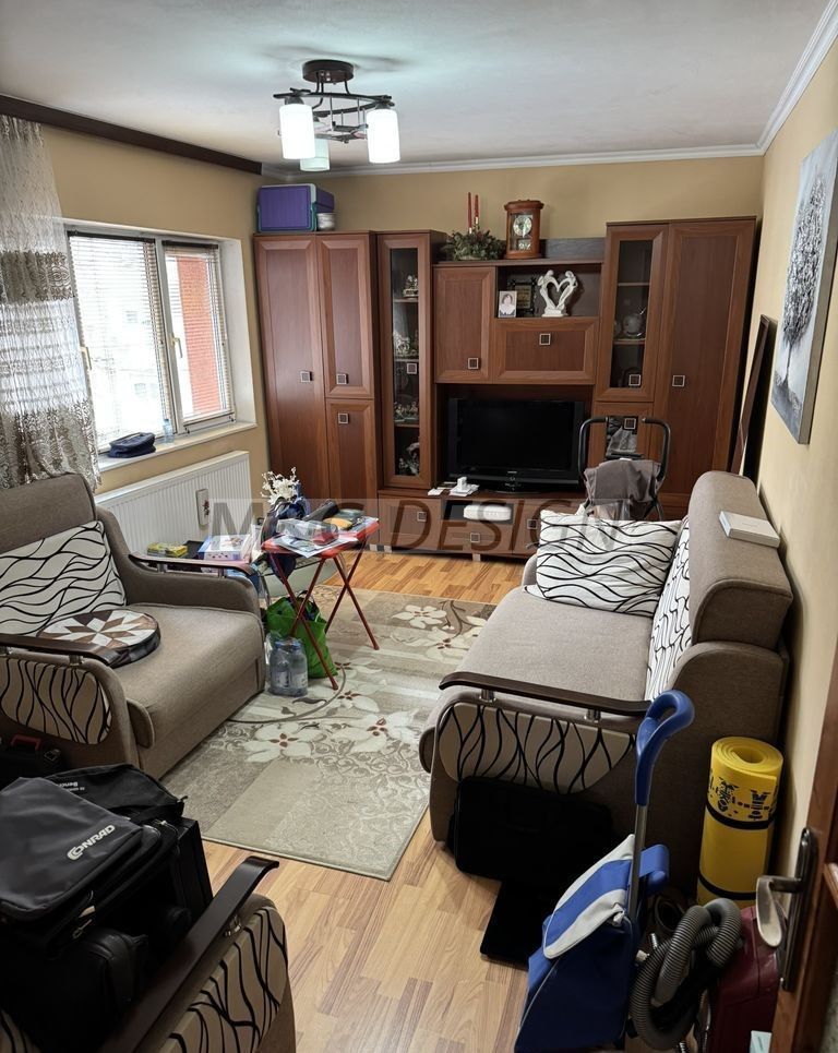 Apartament 2 camere Aradului etaj 1 cu centrala - Poză 1