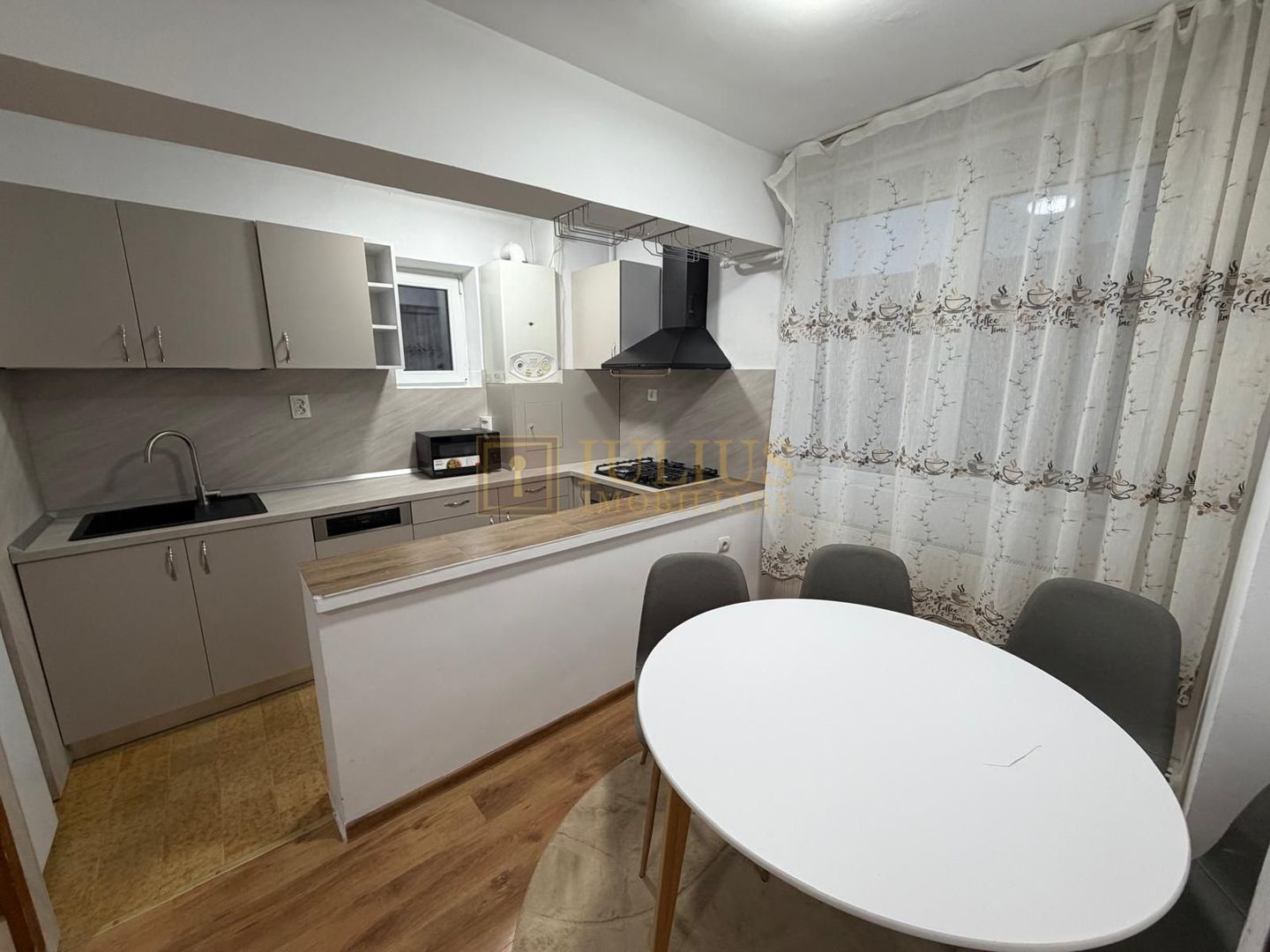 Piata Unirii; dormitor +birou;parcare privata si boxa (centrala proprie si ctr.) - Poză 17
