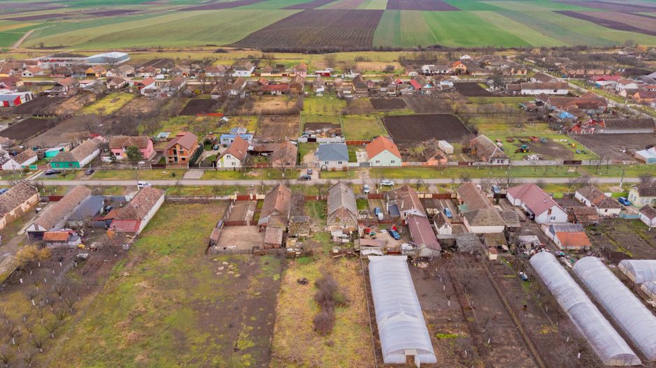 Casă bătrânească cu teren în Felnac - Poză 11