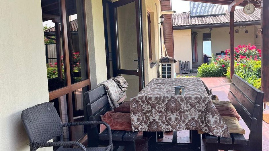 Casă elegantă, spațioasă, ideală pentru familie – Sanmihaiu Roman - Poză 21
