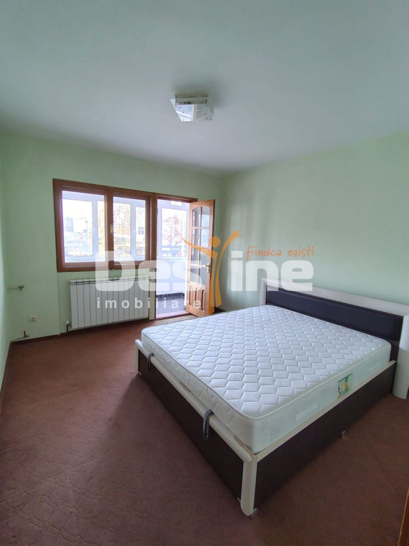 Apartament de vânzare, zona PODU ROȘ, 3 camere, semidecomandat, etaj 1 - Poză 4